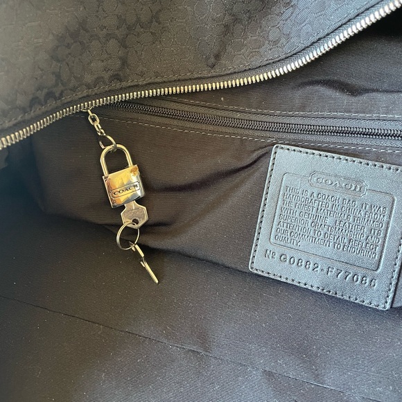 Classy black Coach weekend bag - Picture 2 of 6
